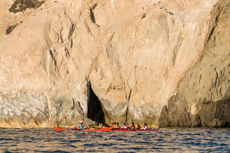 Santorini: Sunset Sea Kayak and Snorkel with DinnerOptie zonder Ophalen