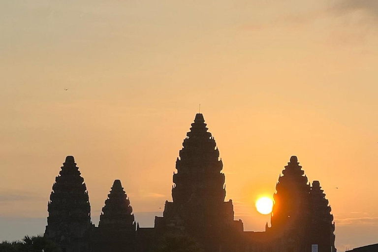 Siem Reap: Small Group Tour 1 day at Angkor with sunrise Small Group Tour in Spanish