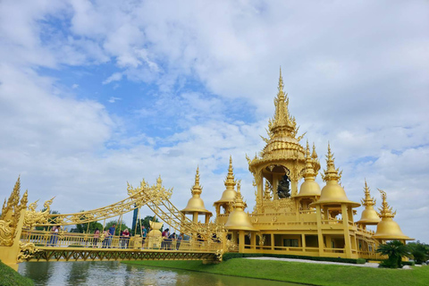 Chiang Mai: Chiang Rai Temples & Singha Park Day Trip