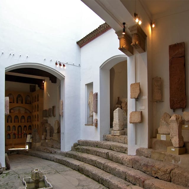 Córdoba entrada al Museo Arqueológico con visita guiada GetYourGuide