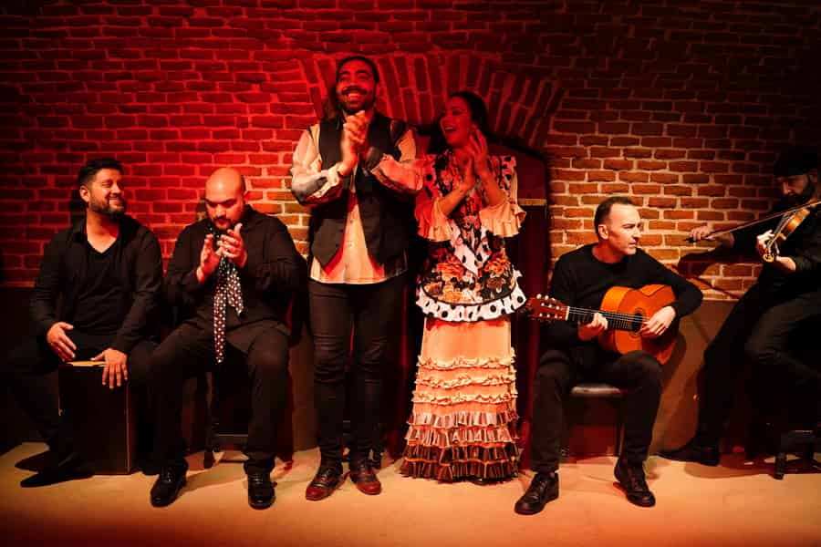 Madrid: Ticket für die Flamenco-Show mit Getränk und Künstlergespräch
