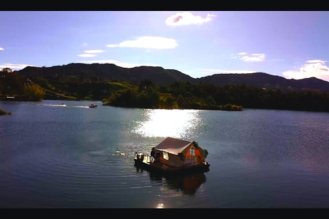 Medellín: tour guiado a Guatape y glamping de 1 noche junto al lago
