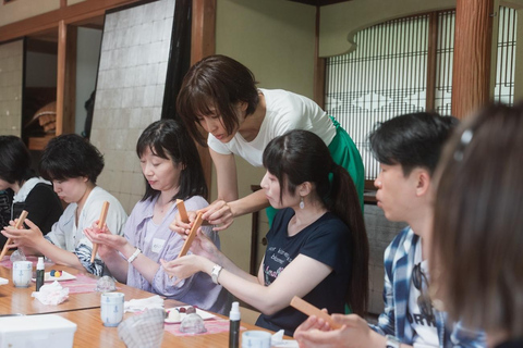 Tokyo : SAKURA Wagashi et essai de thé dans un jardin japonaisTokyo : SAKURA Wagashi et dégustation de thé dans un jardin japonais