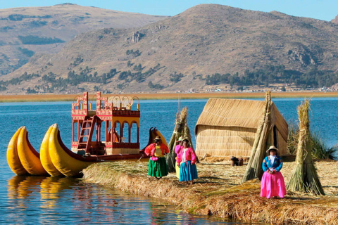 From Cusco: Uros and Taquile + Sleeper Bus and Foods Isla de los Uros – Taquile