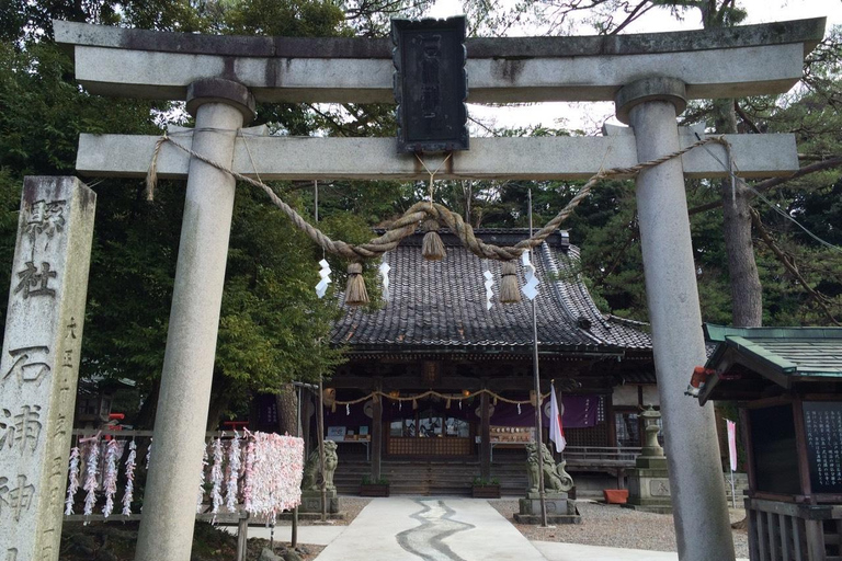 Kanazawa: Samurai, Castle & Geisha Private Bus Tour