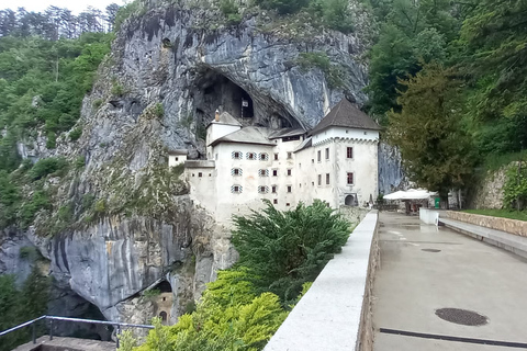 Van Ljubljana: rondleiding door de grot van Postojna en het kasteel van Predjama