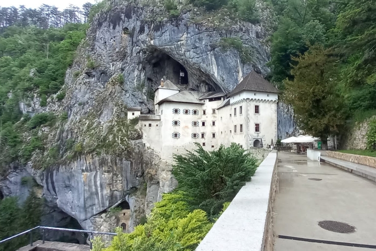 Van Ljubljana: rondleiding door de grot van Postojna en het kasteel van Predjama