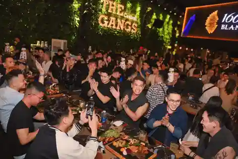 Ho Chi Minh City Street Food, Beer, Bar, Dance Private Tour