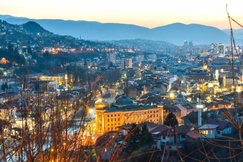Sarajevo: tour a piedi delle attrazioni notturne della città