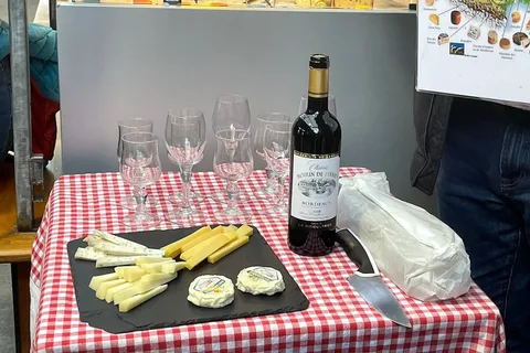 Paris: Walking Food Tour with Cheese, Wine and Delicacies
