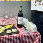 Paris: Walking Food Tour with Cheese, Wine and Delicacies