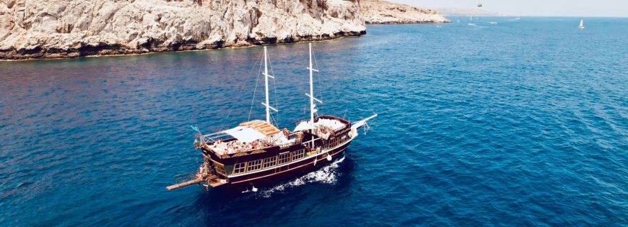 From Rhodes: Sun & Sea Boat Cruise with Greek BBQ & Drinks