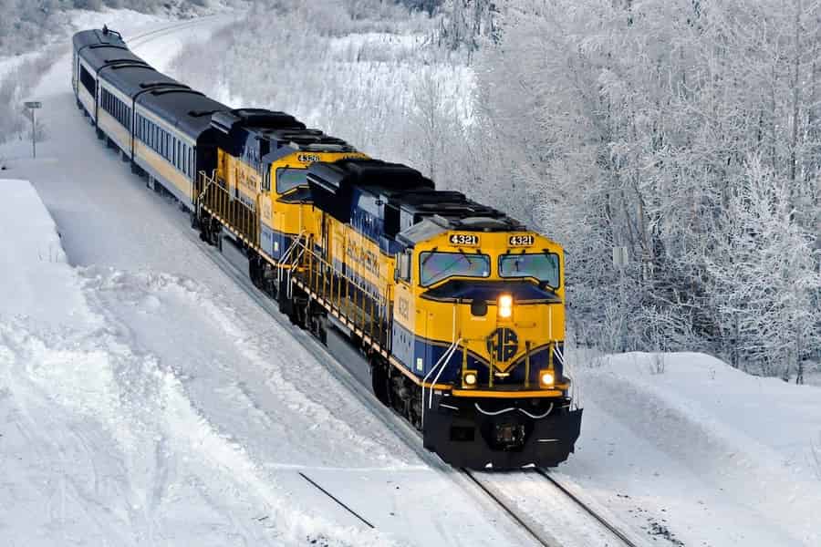 Von Anchorage oder Fairbanks aus: Aurora Winter Scenic Train. Foto: GetYourGuide