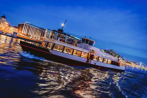 Budapest: Premium Evening Cruise with Tokaj Frizzante