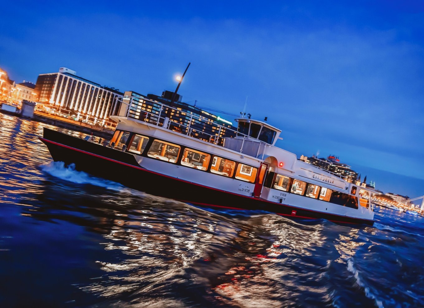 budapest evening boat tour