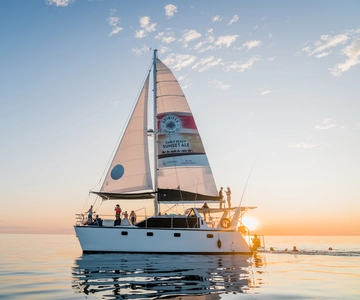 Broome: Crociera al tramonto in catamarano con tartine