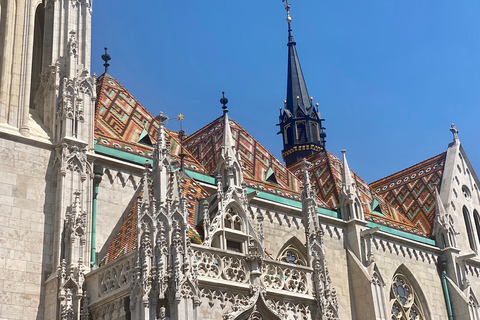 Budapest: tour a piedi senza guida del quartiere del castello