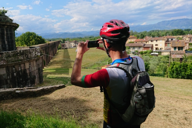 Van Pisa naar Lucca over het Puccini-fietspadPisa: zelfgeleide tour naar Lucca op de fiets