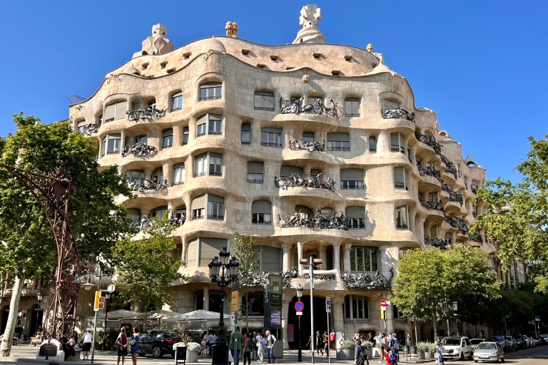 Barcelona: Gaudí Houses Tour with Casa Vicens and Casa Milà English Guided Tour