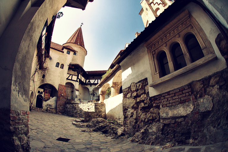 Bucharest: Dracula Castle, Peles Castle & Brasov Guided Tour Guided Tour in Spanish