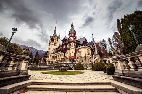 Bucharest: Dracula Castle, Peles Castle & Brasov Guided Tour Guided Tour in Italian