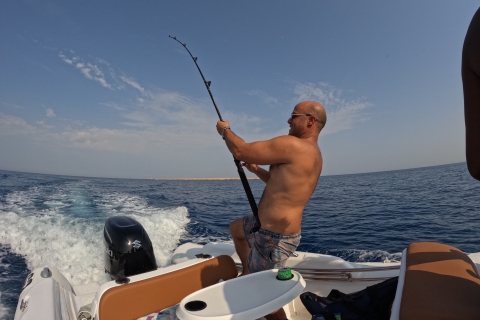 Hurghada : Excursion de pêche en hors-bord, pêche à la traîne et plongée en apnéeHurghada: voyage de pêche le matin ou le coucher du soleil