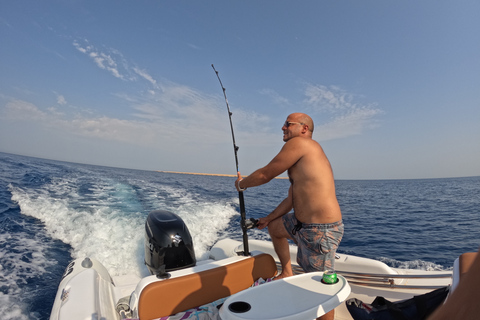 Hurghada : Excursion de pêche en hors-bord, pêche à la traîne et plongée en apnéeHurghada: voyage de pêche le matin ou le coucher du soleil