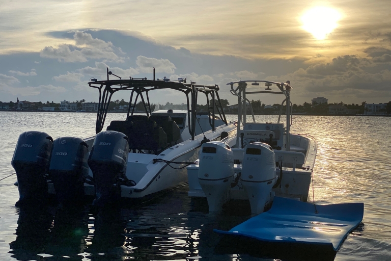 Miami : excursion privée en bateau au coucher du soleil avec bouteille de champagnePrise en charge à la marina Bill Bird à Haulover Park