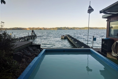 Rotorua: Wycieczka kajakiem po jeziorze Rotoiti Glow Worm i gorące baseny