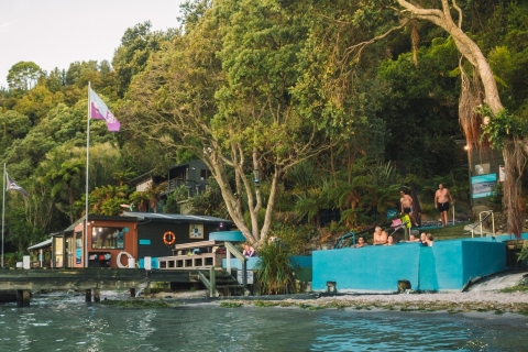 Rotorua: Wycieczka kajakiem po jeziorze Rotoiti Glow Worm i gorące baseny