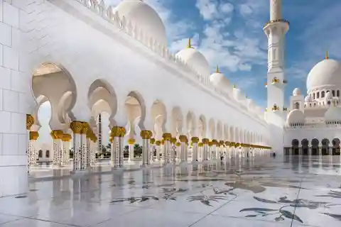 Dubai: Abu Dhabi Guided City Sightseeing Tour with Mosque
