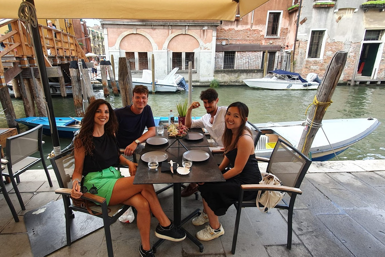 Venice: Chicchetti Guided Food Tour with Tastings and Drinks Shared Group Tour