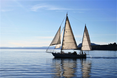 Taupō: Lake Taupo Maori Rock Carving 2.5-Hour Sailing Cruise Evening/Sunset Cruise