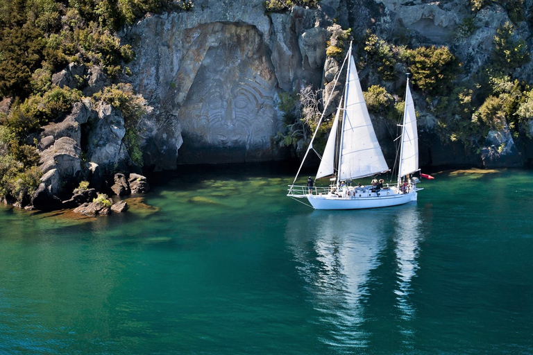 Taupō: Lake Taupo Maori Rock Carving 2.5-Hour Sailing Cruise Evening/Sunset Cruise