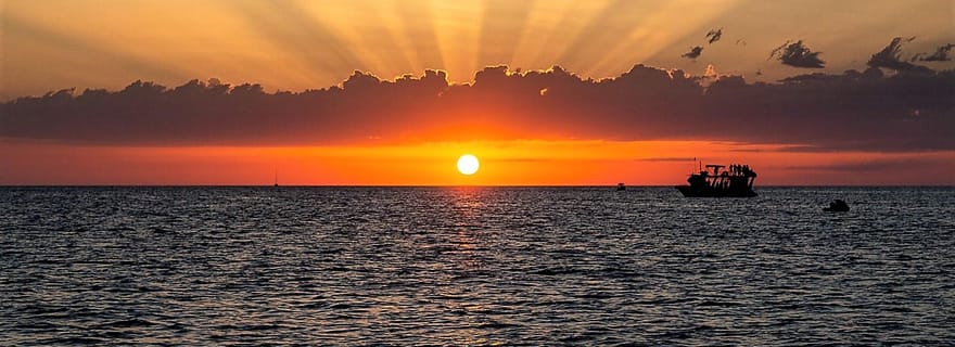 Ibiza : plongée avec tuba, plage au coucher du soleil et excursion en bateau dans les grottes