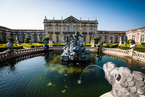 Desde Lisboa: tour de día completo de Mafra, Ericeira y QueluzTour privado