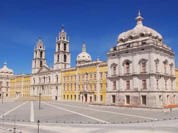 Desde Lisboa o Cascais Excursión de un día a Mafra, Ericeira y Queluz