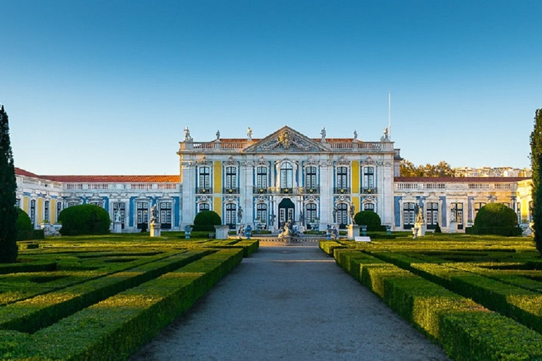 Desde Lisboa: tour de día completo de Mafra, Ericeira y QueluzTour privado