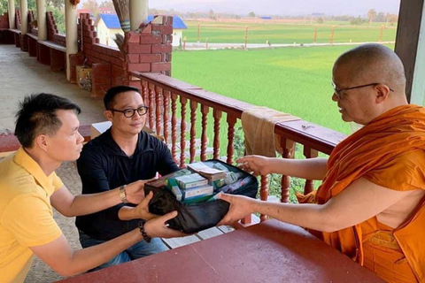 Chiang Mai: Meeting with a Monk and Silver Craftwork Temple Private Tour with Hotel Pickup