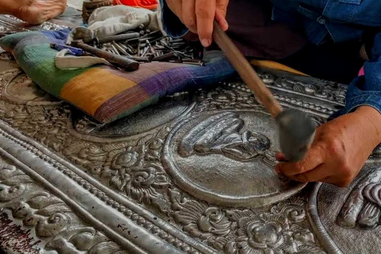 Chiang Mai: visite du temple de l'artisanat d'argent avec réunion de moinesVisite privée avec prise en charge à l'hôtel