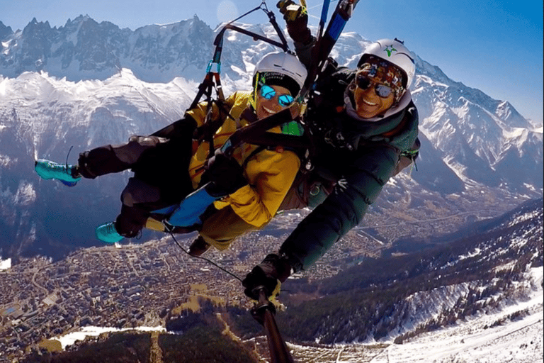 Chamonix: Tandem Paragliding FlugTandem-Gleitschirmflug von Plan Praz