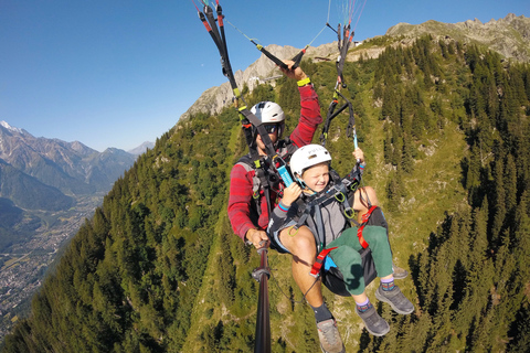 Chamonix: Tandem Paragliding FlugTandem-Gleitschirmflug von Plan Praz