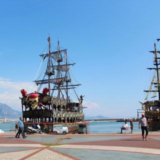 Alanya: gita in barca dei pirati con pranzo e bevande barbecue