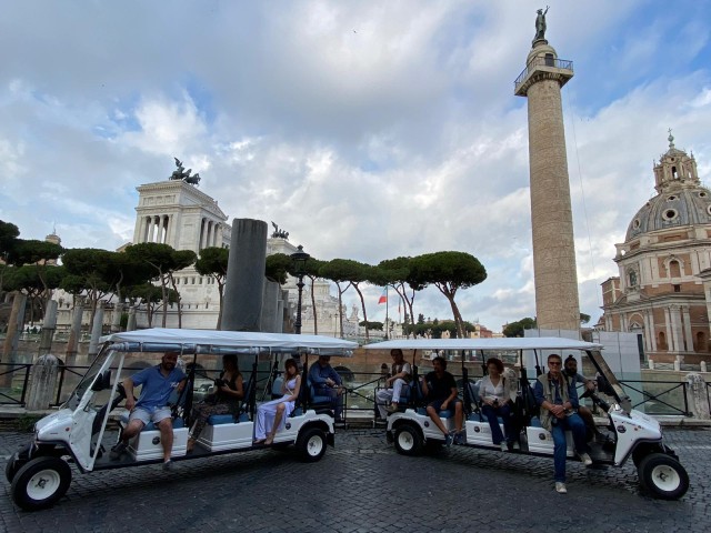 Visit Rome: Private Customizable 3-Hour Golf Cart City Tour in Italia