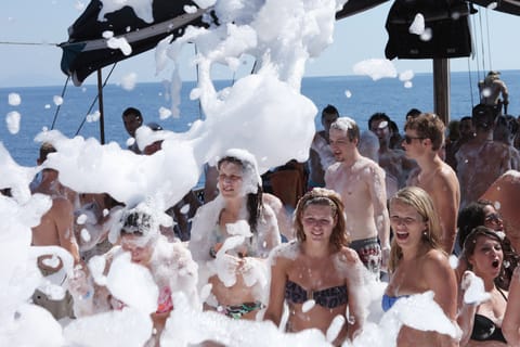 Alanya: Disco Boat Tour with Foam Party and Unlimited Drinks