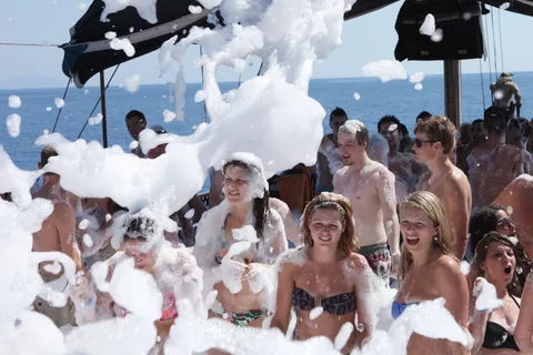 Alanya: Disco Boat Tour with Foam Party and Unlimited Drinks
