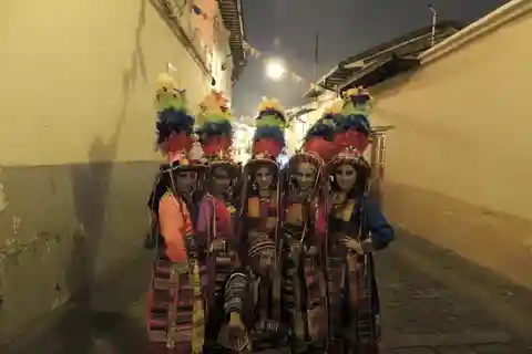 Quito: tour guidato notturno a piedi della città