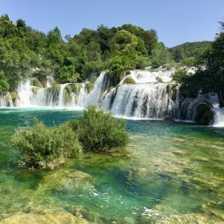 Z Zadaru: wodospady Krka, degustacja potraw i win