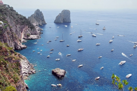 Capri: tour de día completo con visita a grutasTour de día completo desde Sorrento