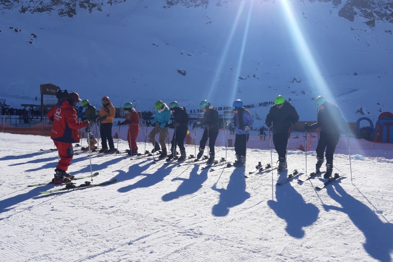 Au départ de Santiago : Entrée au parc de Farellones et cours de skiAu départ de Santiago : Entrée de Farellones Valle Nevado et cours de ski